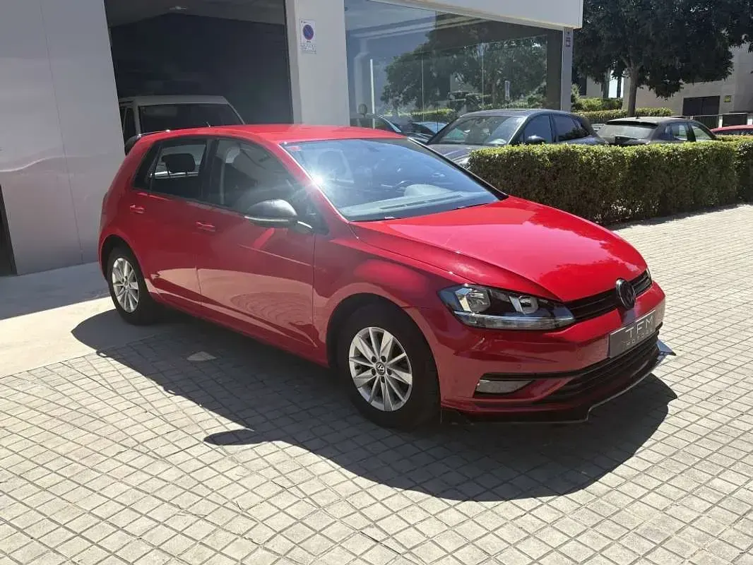 Usado VW Golf VII 116 CV (85 kW) 2019 Rojo Utilitario