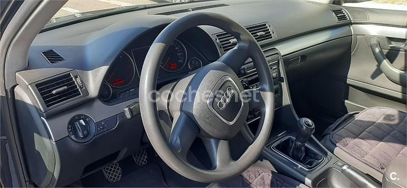 Usado Audi A4 140 CV (102 kW) 2005 Negro Berlina