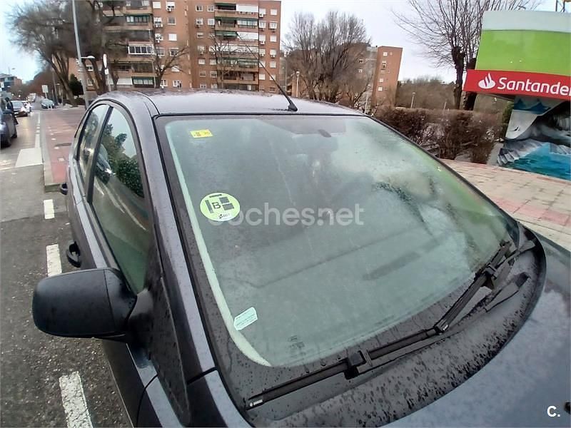 Gris / plata Usado 2006 Ford Focus Trend Berlina | 3000 € (Buen precio) - Imagen 1/4