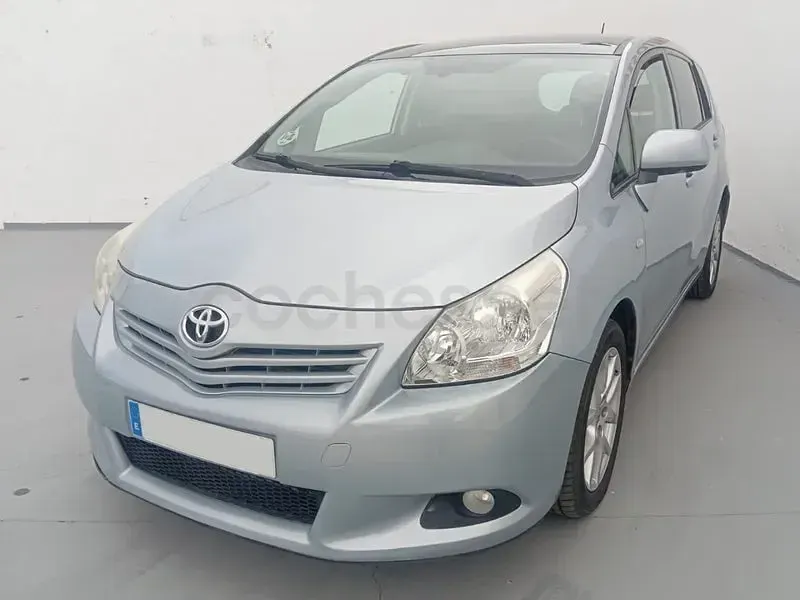 Usado Toyota Verso Active 126 CV (92 kW) 2010 Gris / plata Monovolumen