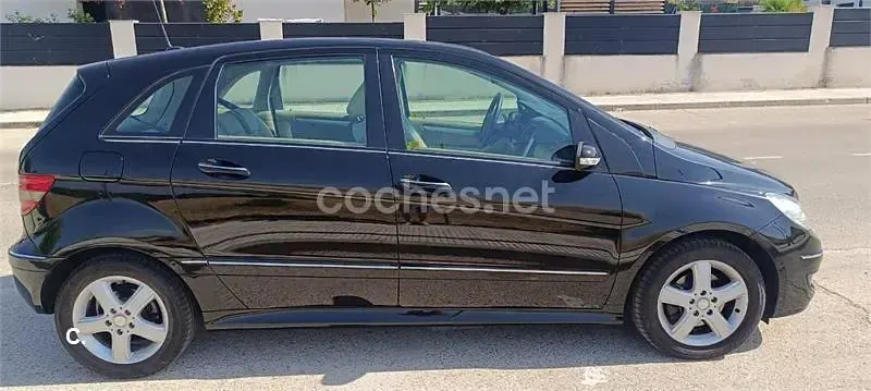 Usado Mercedes B180 Sport Edition 109 CV (80 kW) 2008 Negro Monovolumen