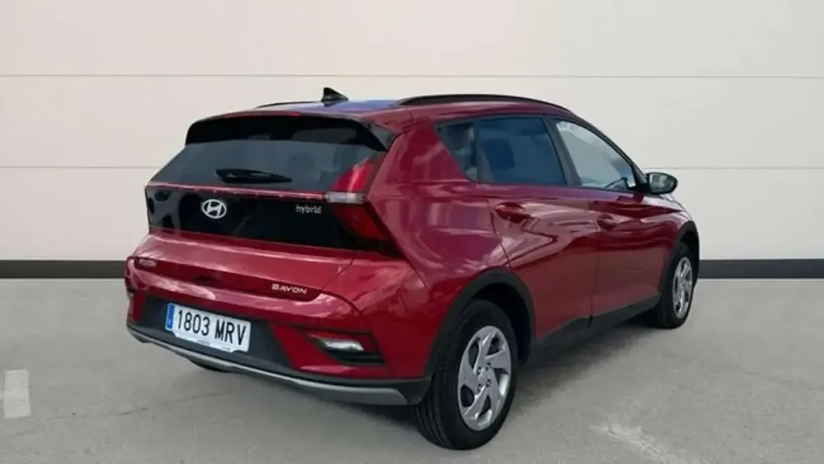 Usado Hyundai Bayon 101 CV (74 kW) 2024 Rojo SUV