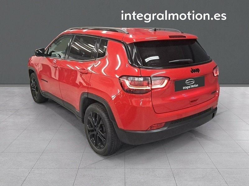 Usado Jeep Compass Night Eagle 130 CV (95 kW) 2022 Rojo SUV