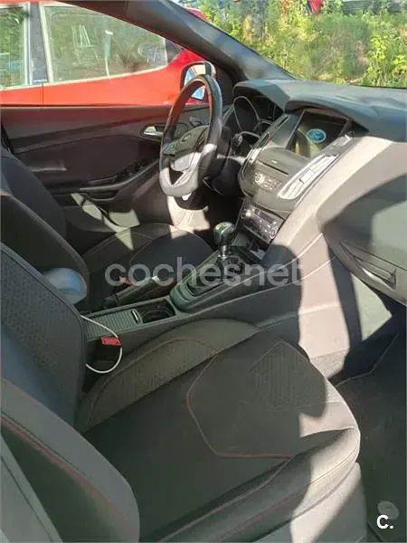 Usado Ford Focus ST-Line 125 CV (91 kW) 2017 Blanco Berlina