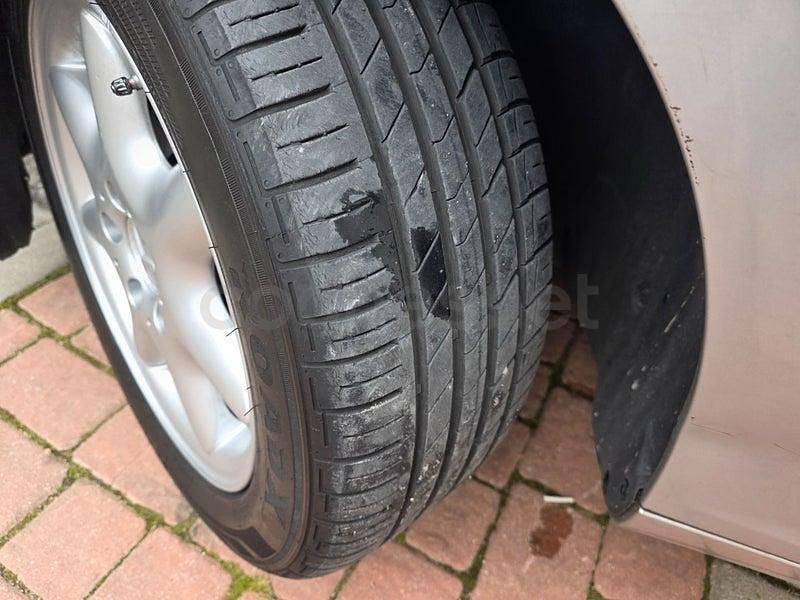 Usado Mercedes C240 Avantgarde 170 CV (125 kW) 2002 Gris / plata Berlina