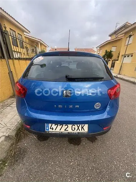 Usado Seat Ibiza 90 CV (66 kW) 2010 Azul Berlina
