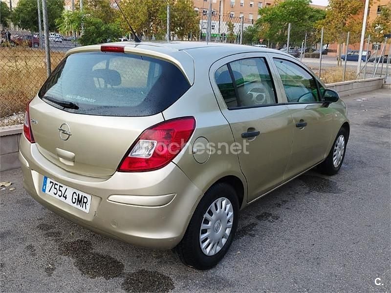 Usado Opel Corsa Enjoy 80 CV (58 kW) 2009 Beige Utilitario
