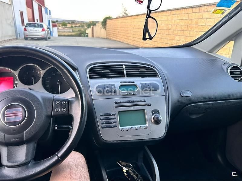 Usado Seat Toledo Sport 140 CV (102 kW) 2005 Negro Berlina