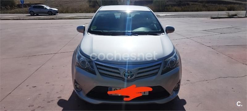 Gris / plata Usado 2013 Toyota Avensis Comfort Berlina | 6499 € (Precio justo) - Imagen 1/4