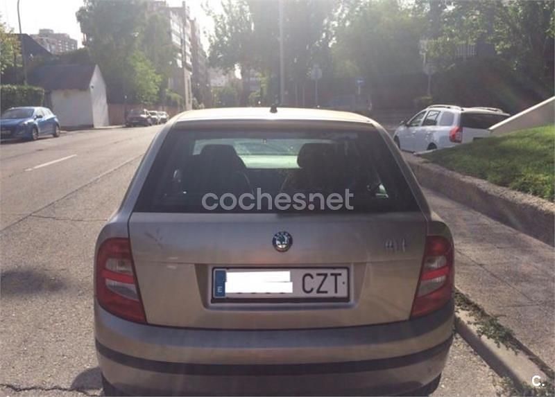 Usado Skoda Fabia Comfort 64 CV (47 kW) 2004 Beige Familiar