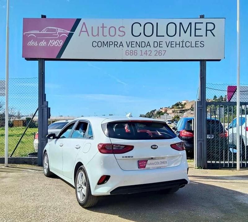 Usado Kia Ceed 120 CV (88 kW) 2019 Blanco Utilitario