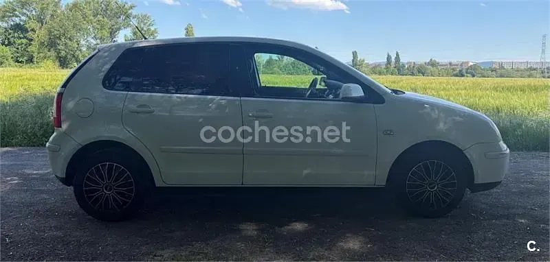 Usado VW Polo Highline 75 CV (55 kW) 2002 Blanco Berlina