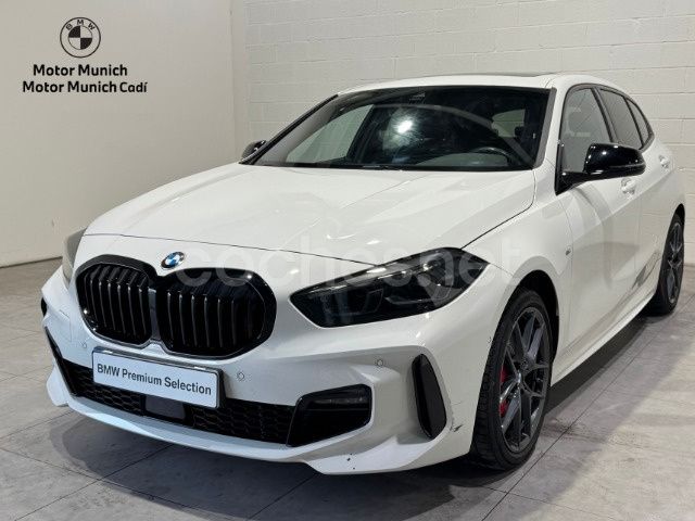 Blanco Usado 2023 BMW 118 Shadowline Utilitario | 34.900 € (Caro) - Imagen 1/4