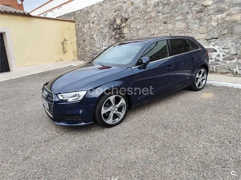 Usado Audi A3 Design 116 CV (85 kW) 2019 Azul Berlina