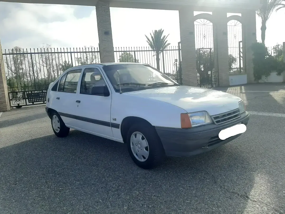 Usado Opel Kadett 57 CV (41 kW) 1990 Blanco Utilitario