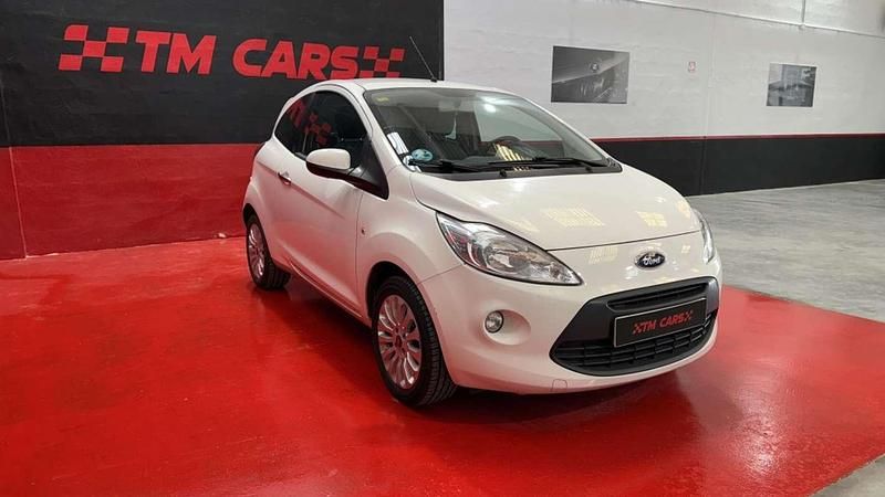Usado Ford Ka Trend+ 69 CV (50 kW) 2015 Blanco Utilitario