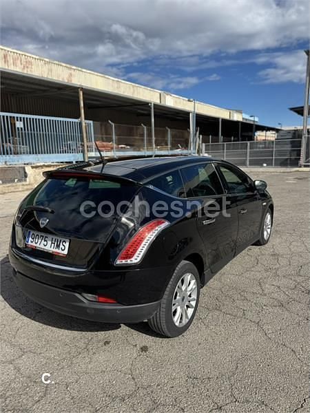 Usado Lancia Delta Gold 120 CV (88 kW) 2012 Negro Utilitario