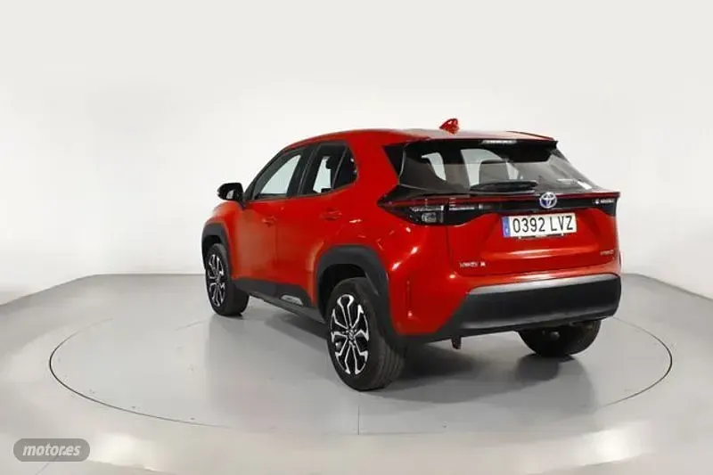 Usado Toyota Yaris Cross Active 116 CV (85 kW) 2022 Rojo SUV