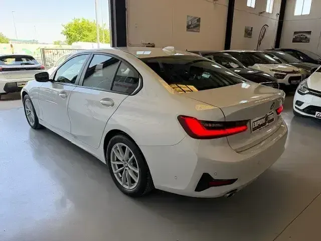 Usado BMW 318 150 CV (110 kW) 2019 Blanco Berlina