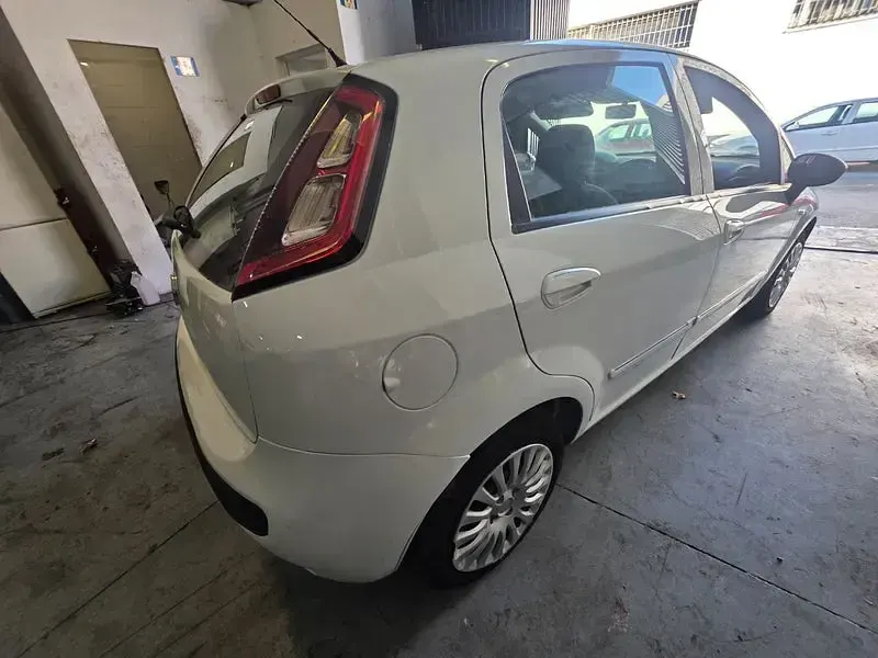 Usado Fiat Punto Evo Emotion 95 CV (69 kW) 2012 Blanco Utilitario