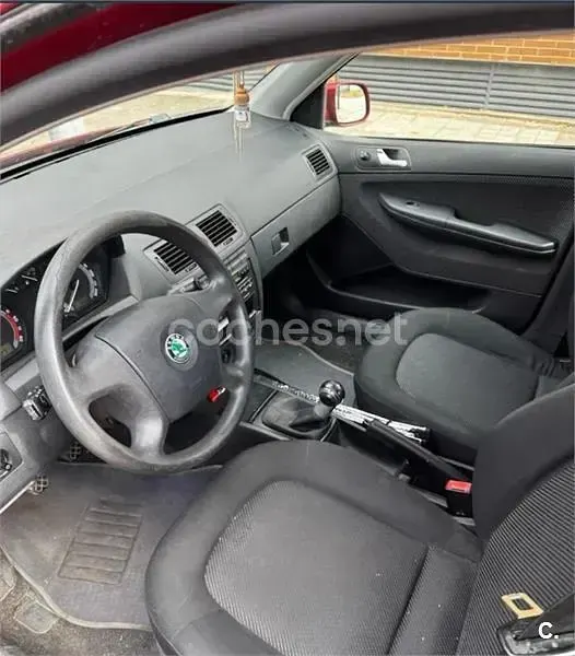 Usado Skoda Fabia Comfort 80 CV (58 kW) 2006 Granate Familiar