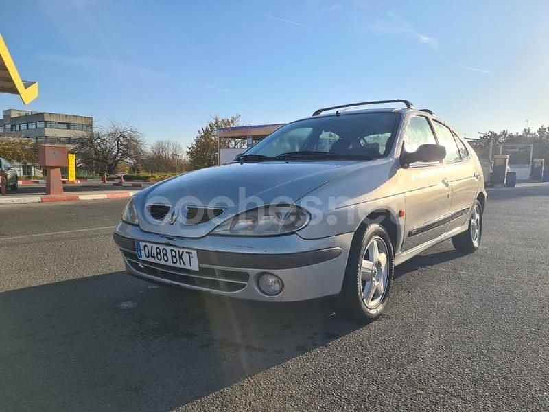 Gris / plata Usado 2001 Renault Mégane Privilege Berlina | 950 € (Buen precio) - Imagen 1/4