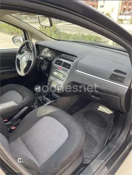 Usado Fiat Linea Active 90 CV (66 kW) 2007 Negro Berlina
