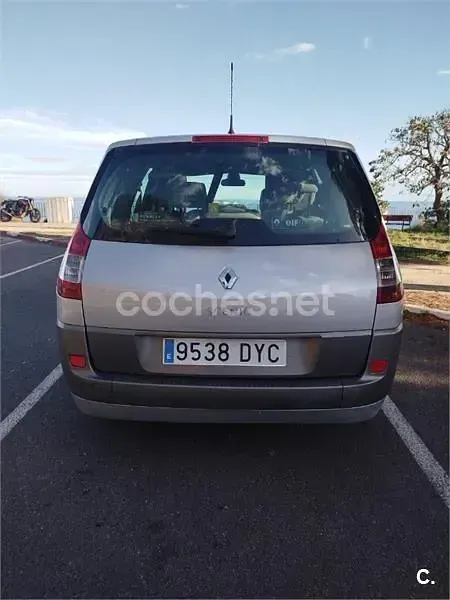 Usado Renault Grand Scénic II Dynamique 150 CV (110 kW) 2006 Gris / plata Monovolumen