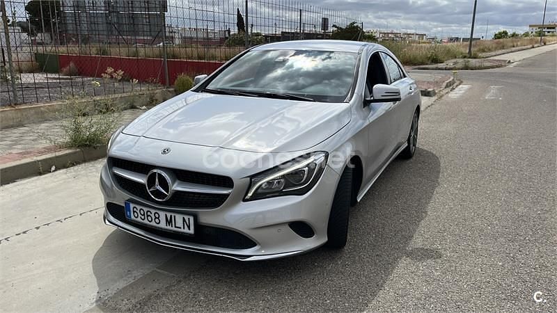 Usado Mercedes CLA180 122 CV (89 kW) 2017 Gris / plata Berlina