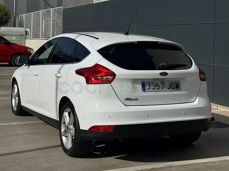 Usado Ford Focus Titanium 115 CV (84 kW) 2015 Blanco Berlina