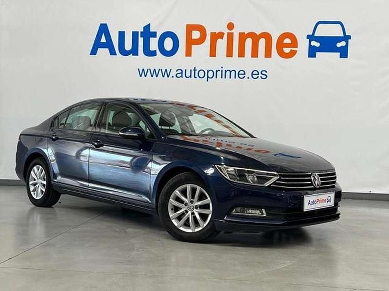 Usado VW Passat 120 CV (88 kW) 2015 Azul Berlina