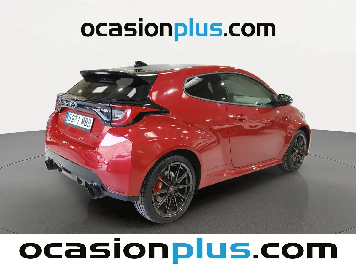 Usado Toyota Yaris 261 CV (191 kW) 2022 Rojo Utilitario