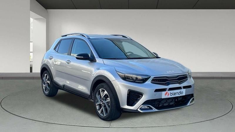 Usado Kia Stonic GT-Line 100 CV (73 kW) 2024 Plateado SUV