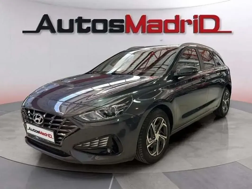 Usado Hyundai i30 121 CV (88 kW) 2021 Gris Familiar