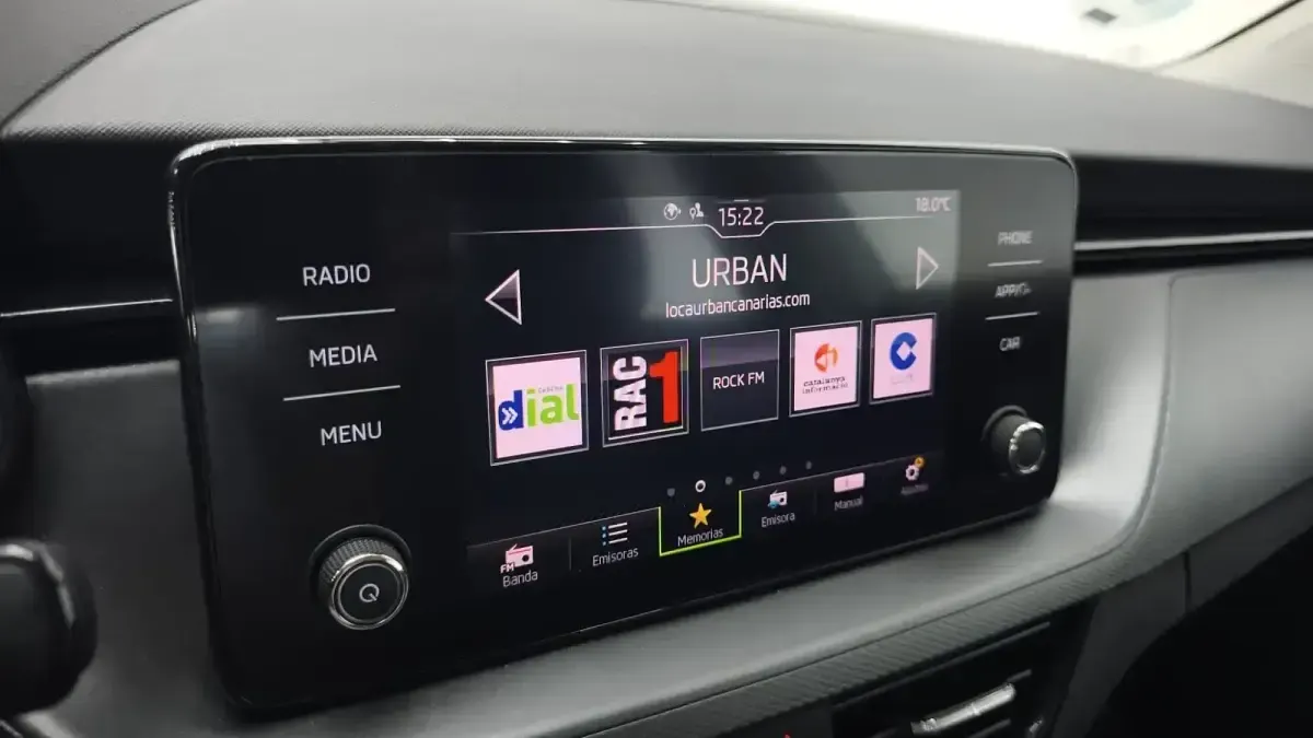 Usado Skoda Kamiq Ambition 110 CV (80 kW) 2021 Blanco SUV