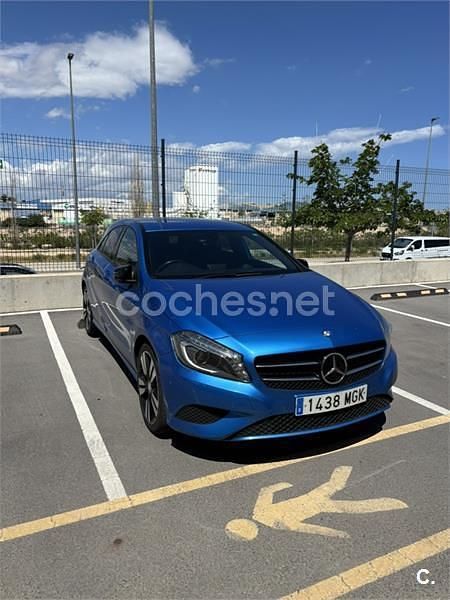 Usado Mercedes A180 Urban 122 CV (89 kW) 2014 Azul Berlina