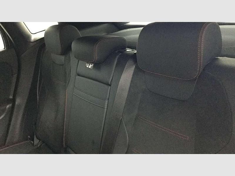 Usado Mercedes GLA200 150 CV (110 kW) 2025 Gris SUV