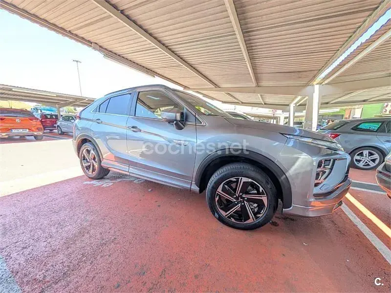 Usado Mitsubishi Eclipse Cross 188 CV (138 kW) 2023 Gris / plata SUV