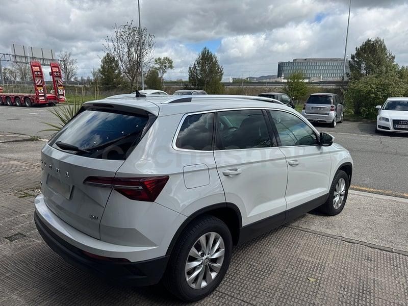 Usado Skoda Karoq Ambition 150 CV (110 kW) 2022 Blanco SUV