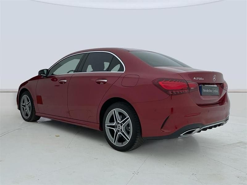 Usado Mercedes A250 218 CV (160 kW) 2024 Rojo patagonia Berlina