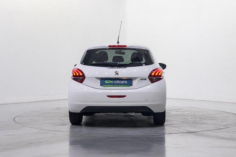 Usado Peugeot 208 Style 82 CV (60 kW) 2018 Blanco Utilitario