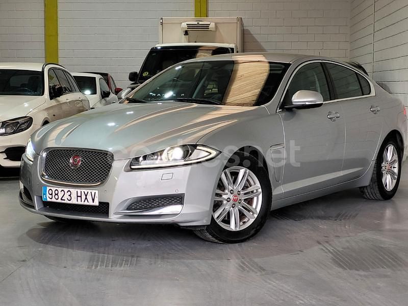 Usado Jaguar XF Premium Luxury 200 CV (147 kW) 2014 Gris / plata Berlina