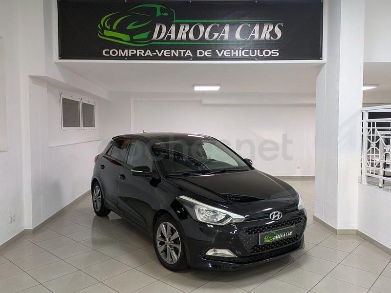 Usado Hyundai i20 84 CV (61 kW) 2017 Negro Berlina