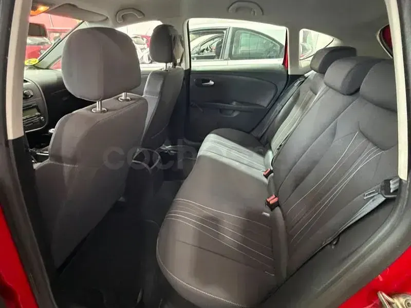 Usado Seat Leon Copa 105 CV (77 kW) 2011 Rojo Utilitario