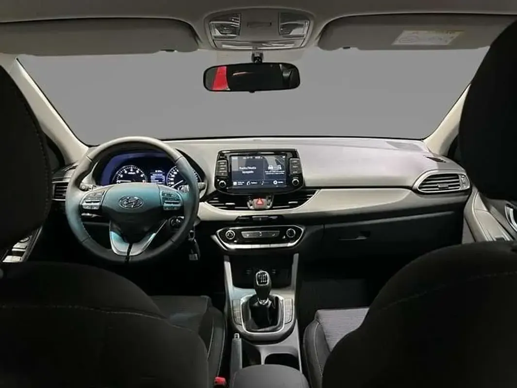 Usado Hyundai i30 120 CV (88 kW) 2022 Plateado Berlina