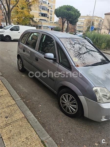 Usado Opel Meriva Cosmo 100 CV (73 kW) 2003 Gris / plata Monovolumen