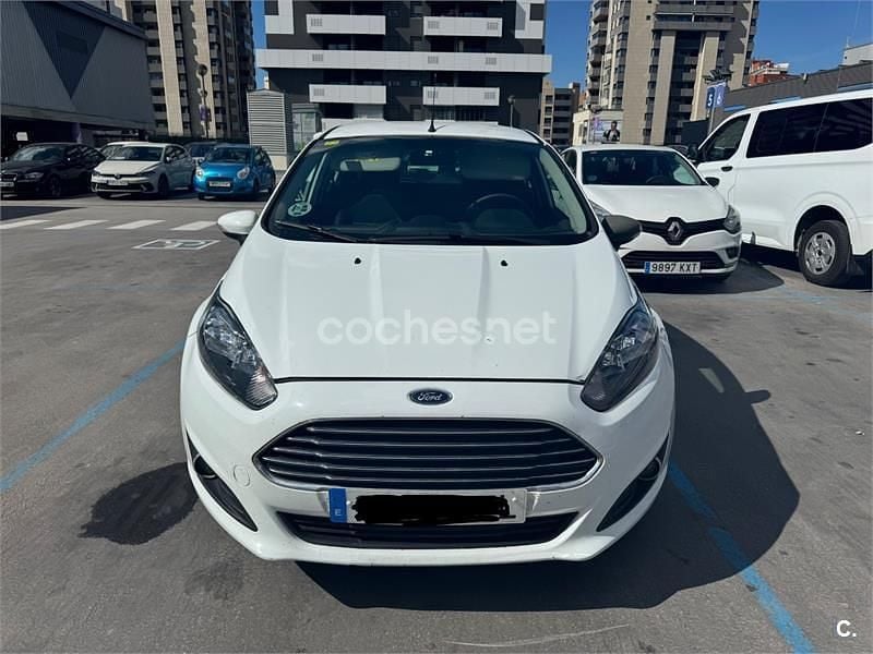 Usado Ford Fiesta Trend 75 CV (55 kW) 2014 Blanco Utilitario