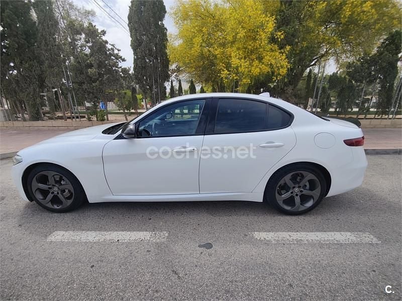 Blanco Usado 2017 Alfa Romeo Giulia Super Berlina | 22.000 € (Precio justo) - Imagen 1/4