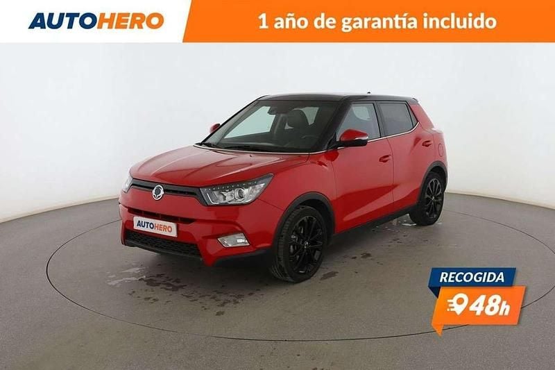 Rojo Usado 2017 Ssangyong (KGM) Tivoli Limited SUV | 10.999 € - Imagen 1/3