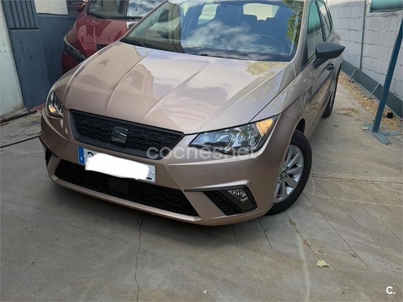 Usado Seat Ibiza Style 90 CV (66 kW) 2018 Beige Utilitario